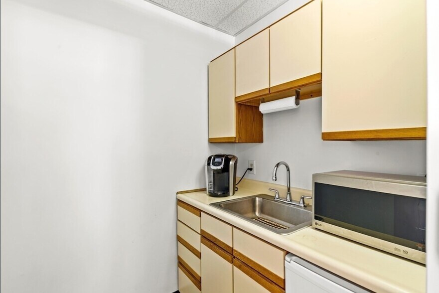 More Photos Of 111 Boston Post Rd, Sudbury Office For Sale