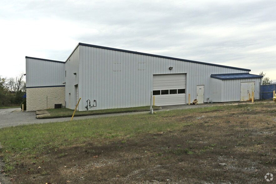 More Photos Of 8812 Kingston Pike, Knoxville Warehouse For Lease
