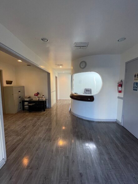 More Photos Of 715 N Ridgewood Pl, Los Angeles Office For Lease