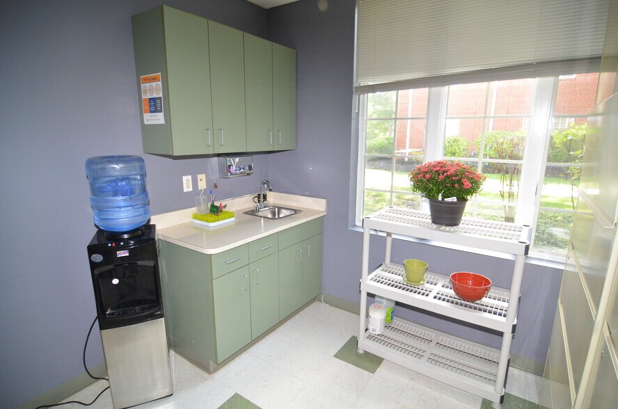 More Photos Of 611-624 Courtyard Dr, Hillsborough Medical For Sale