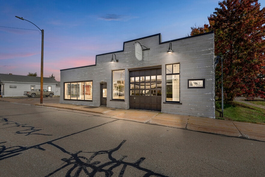 More Photos Of 219 Jefferson St, Waupaca Storefront Retail Office For Sale