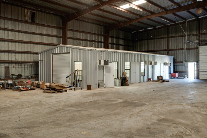 More Photos Of 12150-A US Highway 70 S, Vernon Warehouse For Lease