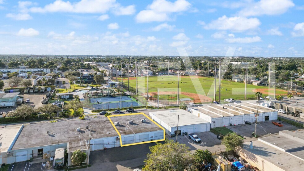 More Photos Of 3930-3948 NE 5th Ave, Oakland Park Warehouse For Lease