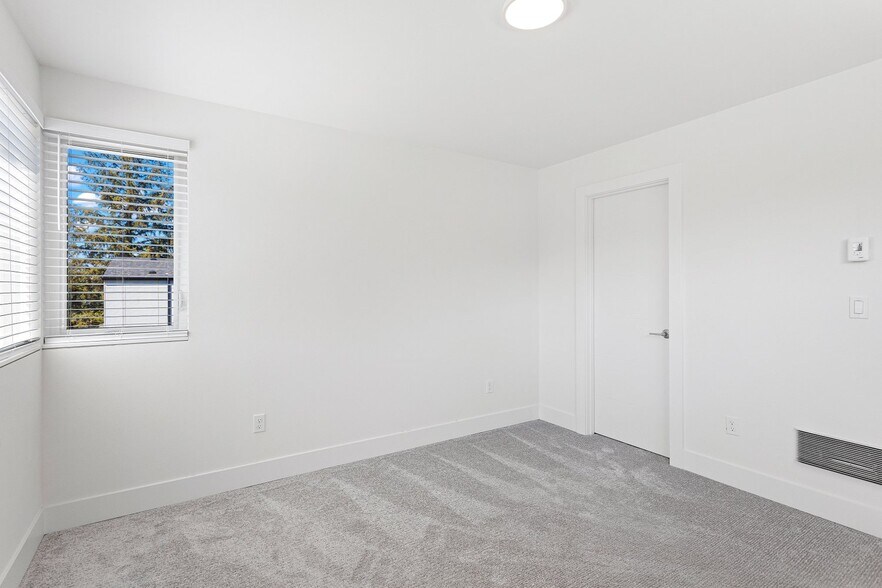 More Photos Of 4270 NE 50th St, Seattle Apartments For Sale