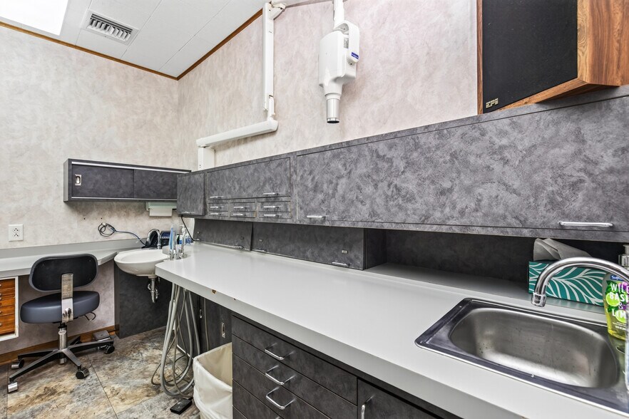 More Photos Of 9758 W Lake Ave, Minocqua Medical For Sale
