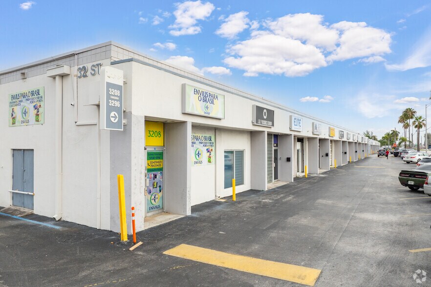 Primary Photo Of 3208-3296 NW 72nd Ave, Miami Showroom For Lease