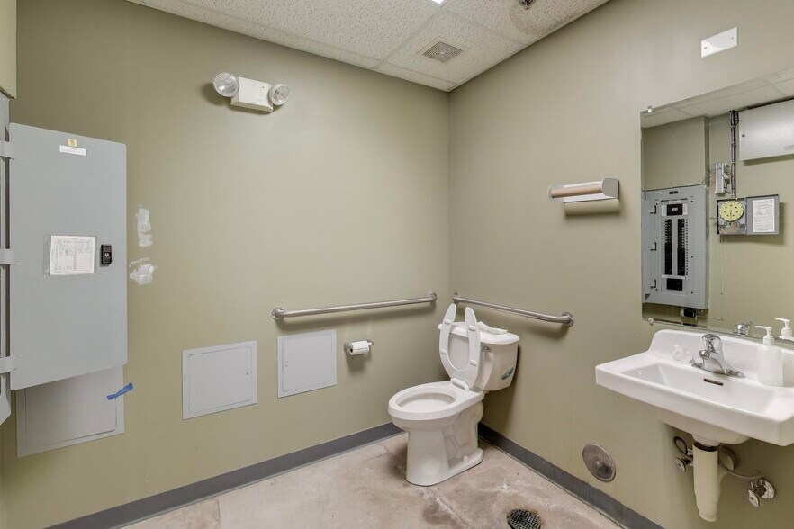 More Photos Of 17923-17927 Halsted St, Homewood Unknown For Lease