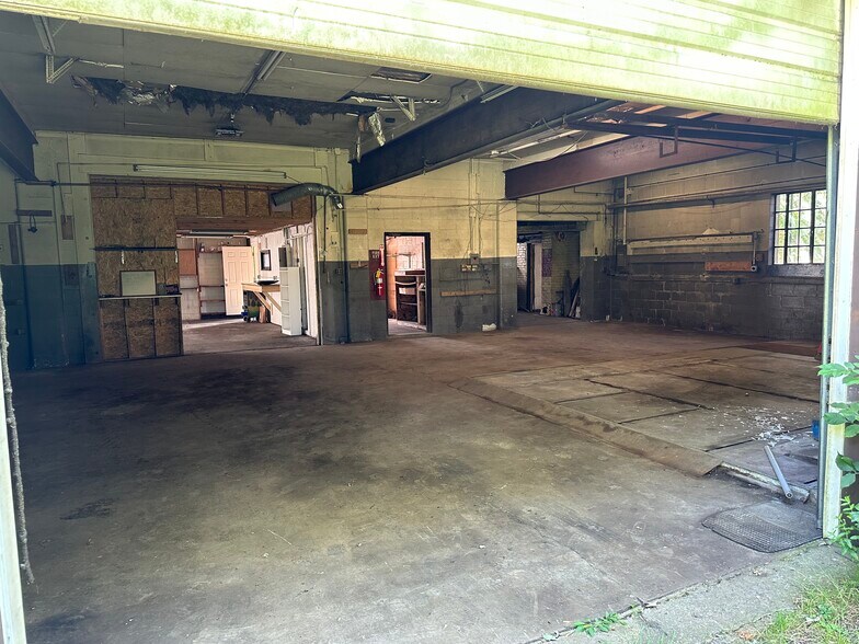 More Photos Of 3736 Walden Ave, Lancaster Office For Lease