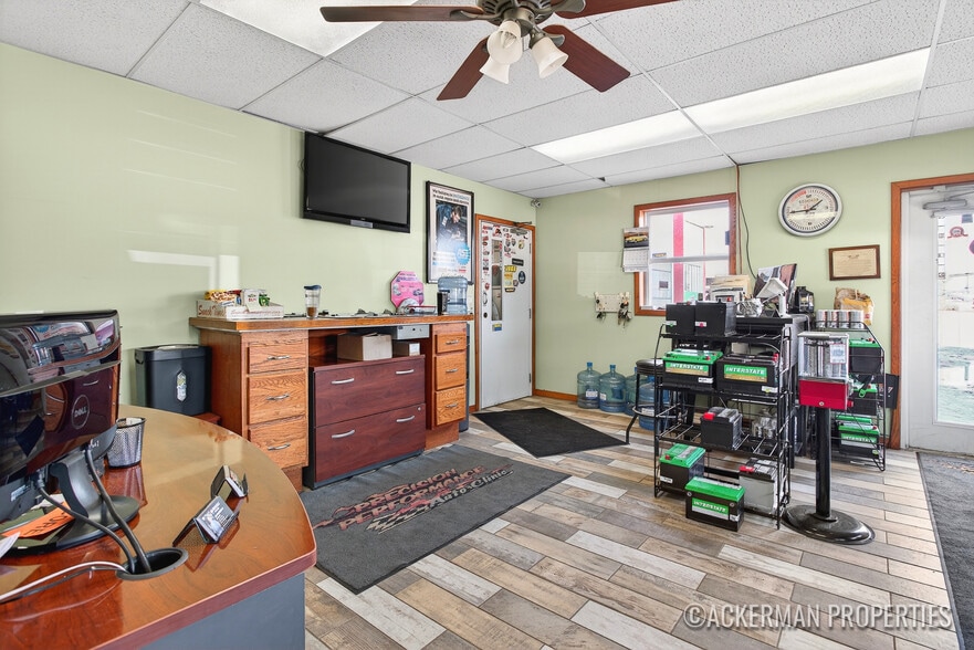 More Photos Of 8259 S Mason Dr, Newaygo Auto Repair For Sale