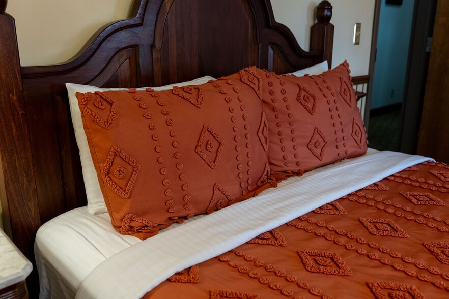 More Photos Of 35 W Jackson St, Millersburg Hotel For Sale