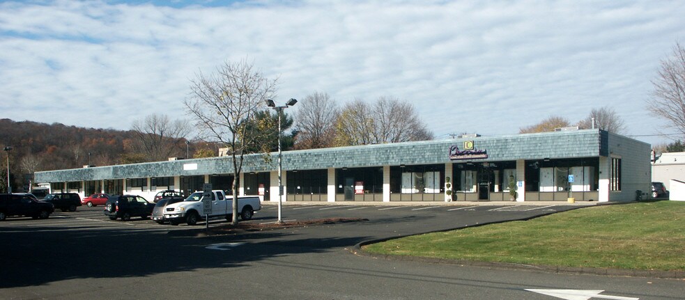 More Photos Of 1666 Litchfield Tpke, Woodbridge Storefront For Lease