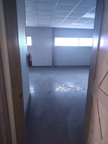 More Photos Of 155 US 285 N hwy, Pecos Warehouse For Sale