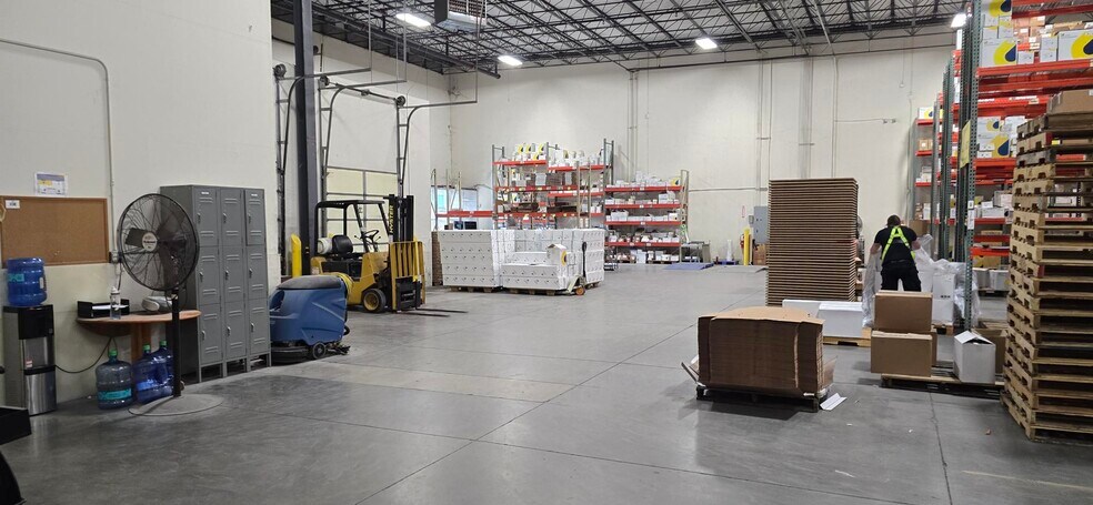 More Photos Of 5111 W 2100 S, West Valley Warehouse For Lease