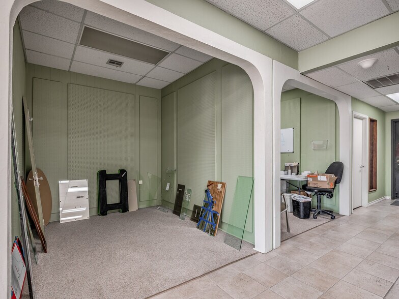 More Photos Of 3730-3732 N MacArthur Blvd, Warr Acres Showroom For Sale