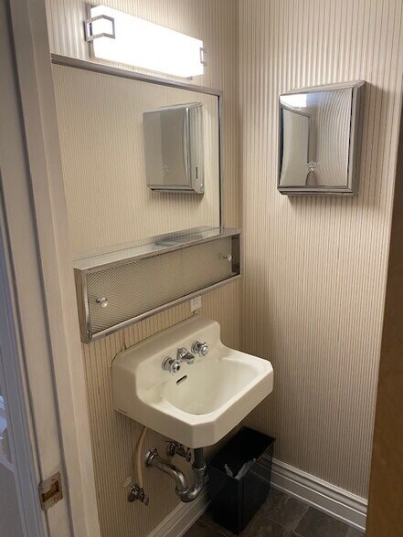 More Photos Of 120 Pickard Pl, Reno Office For Lease