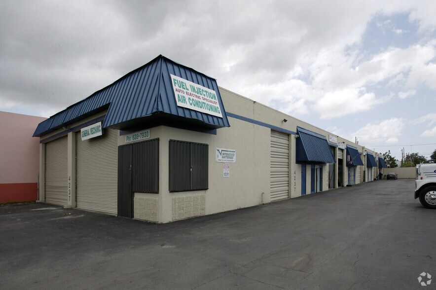 More Photos Of 4201-4237 NW 37th Ave, Miami Warehouse For Lease