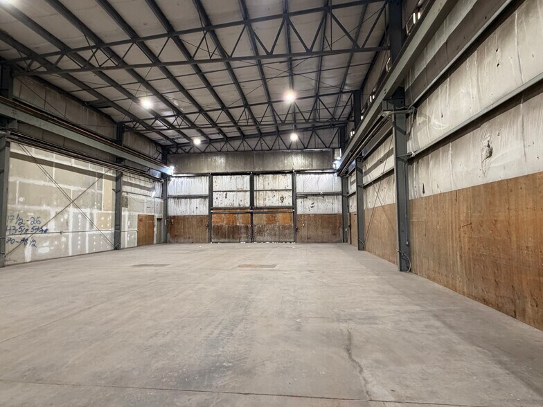 More Photos Of 11 & 13 - 27123 Highway 597, Blackfalds Warehouse For Lease