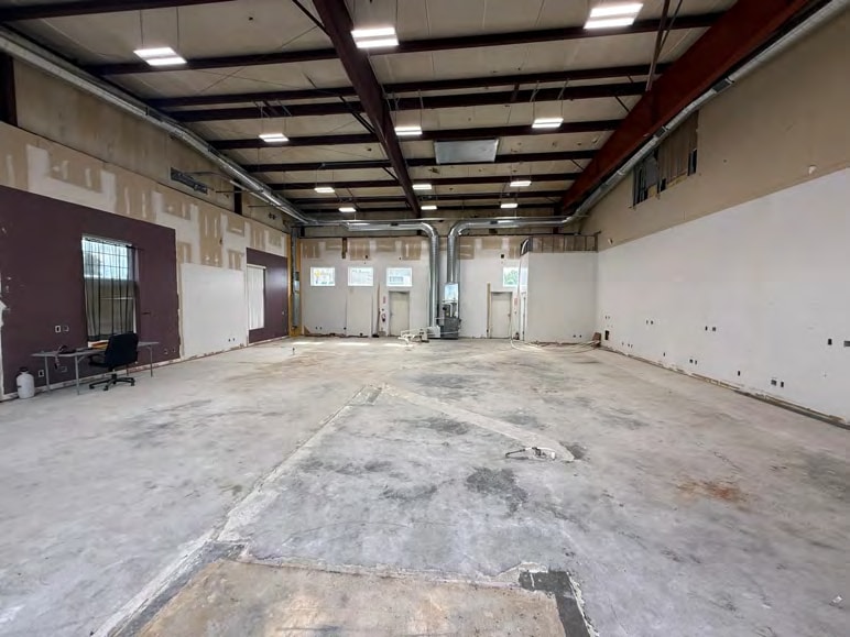 More Photos Of 418 E 3rd St, Marion Drugstore For Sale