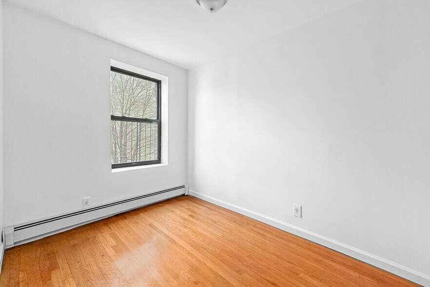 More Photos Of , Brooklyn General Retail For Sale