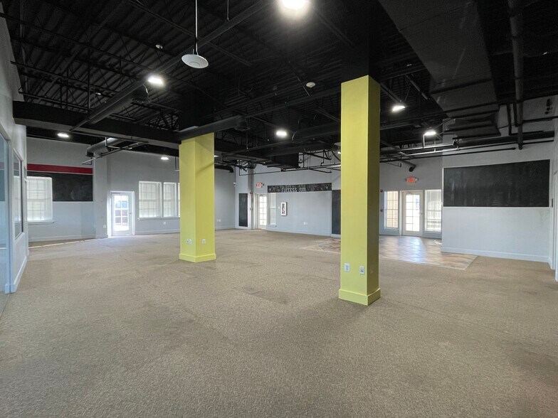 More Photos Of 105 Centennial St, La Plata Medical For Sale