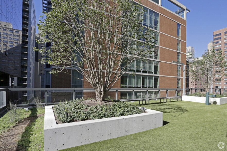 More Photos Of 220 E Illinois St, Chicago Apartments For Lease