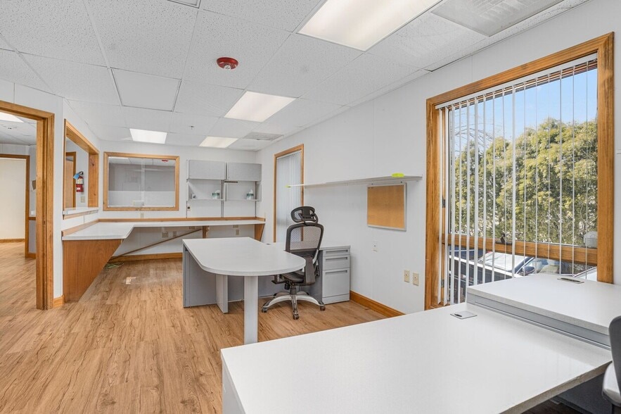 More Photos Of 24 Salt Pond Rd, Wakefield Medical For Sale