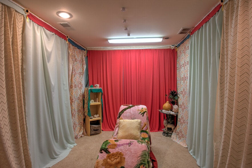 More Photos Of 220 S Ashland St, Cambridge Storefront Retail Office For Sale