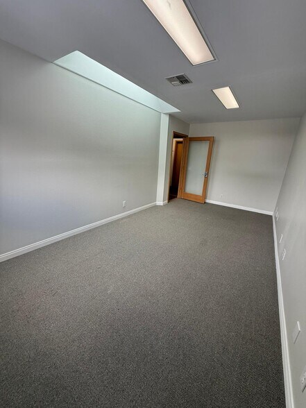 More Photos Of 306 Laurel Mountain Rd, Mammoth Lakes Office For Lease