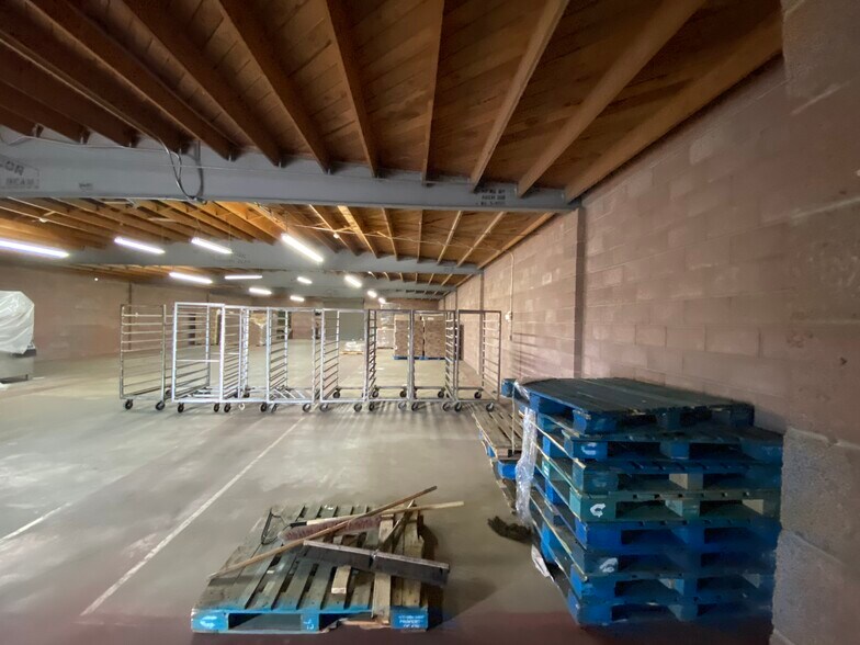 More Photos Of 44820 Yucca Ave, Lancaster Warehouse For Sale