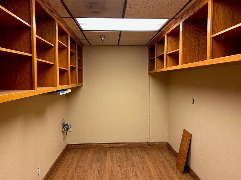 More Photos Of 11930 Goldring Rd, Arcadia Light Distribution For Sale