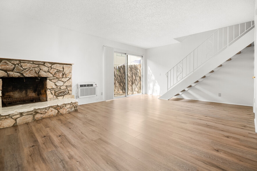 More Photos Of 330 Amber Ct, Upland Apartments For Sale