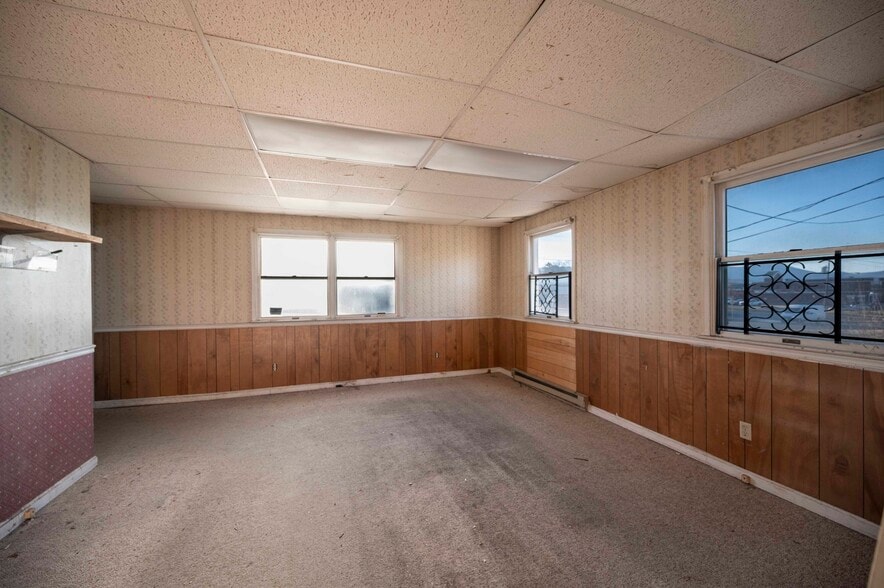 More Photos Of 659 N Main St, Woodstock Mixed Retail For Sale