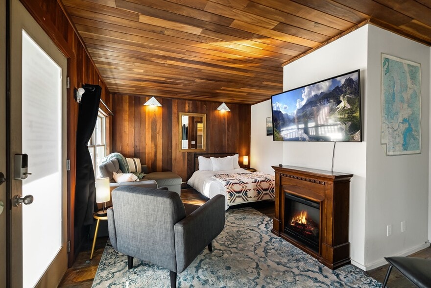 More Photos Of 501 N 4th Ave, Sandpoint Hotel For Sale