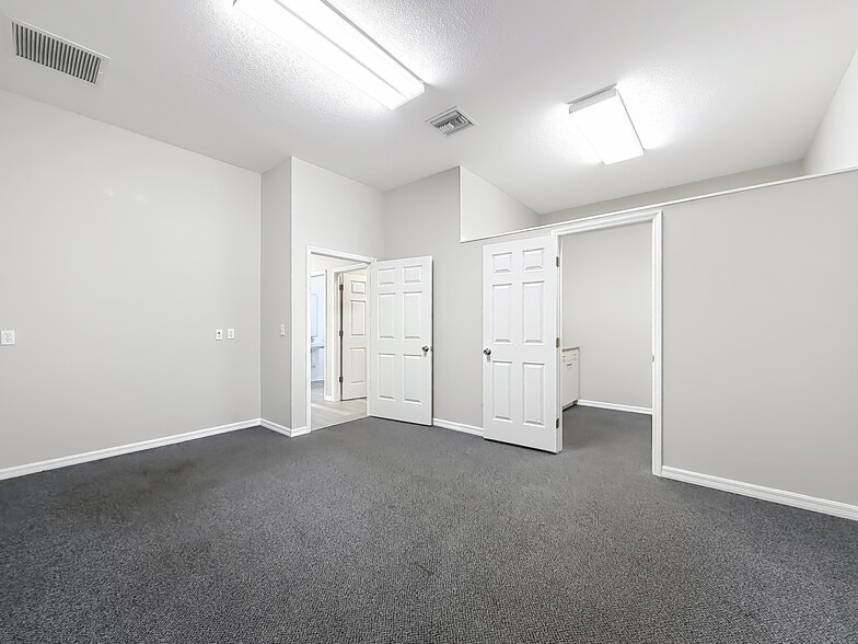More Photos Of 15151 S US Highway 441, Summerfield Medical For Lease