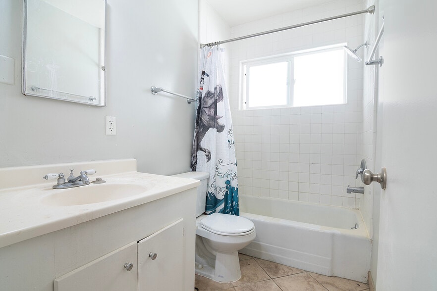 More Photos Of 7261 Franklin Ave, Los Angeles Apartments For Sale