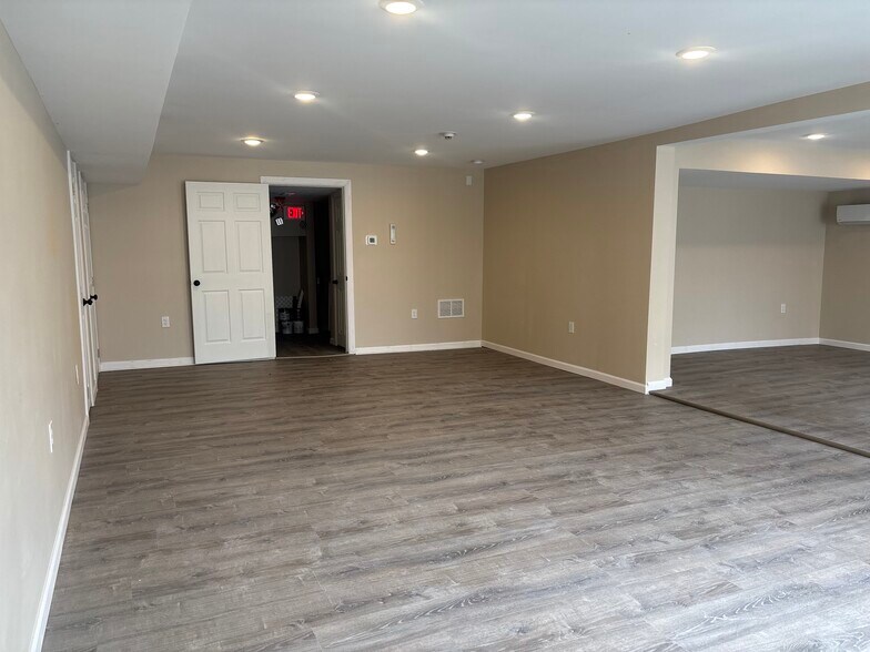 More Photos Of 14 West Ave, Woodstown Storefront Retail Office For Lease