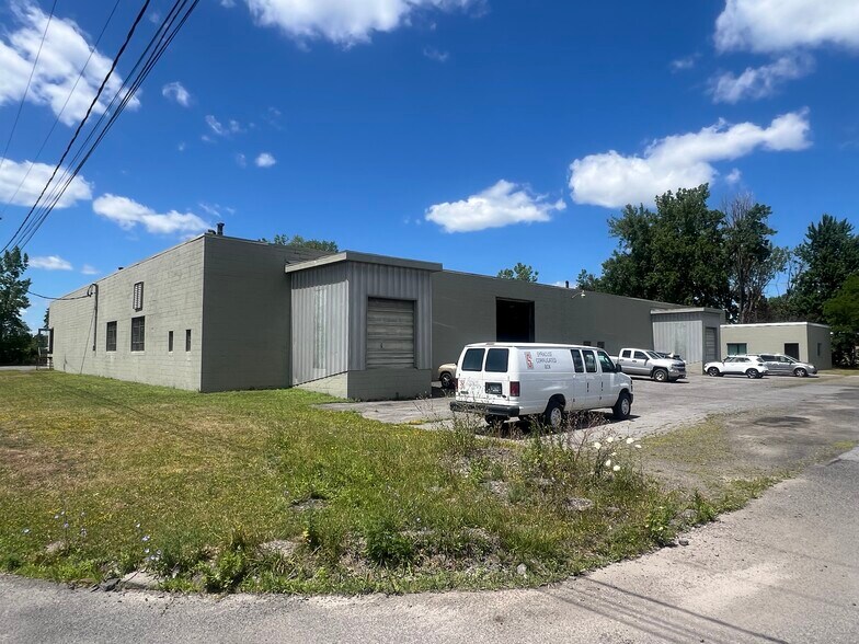 More Photos Of 302 Stoutenger St, East Syracuse Warehouse For Lease