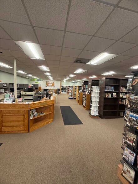 More Photos Of 122 E Lincoln Ave, Fall Creek Office For Sale