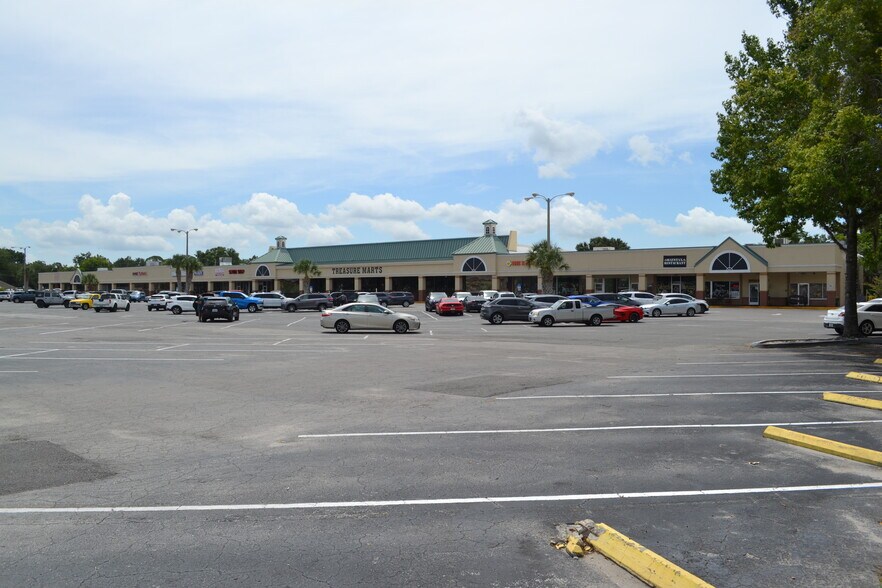 More Photos Of 2700-2738 W Old Highway 441, Mount Dora Restaurant For Sale