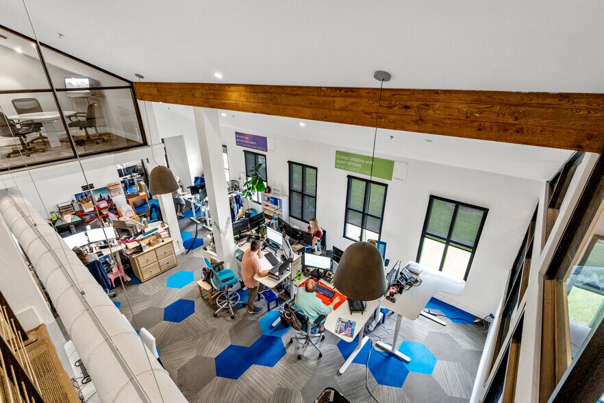 More Photos Of 816 Johnnie Dodds Blvd, Mount Pleasant Office For Lease