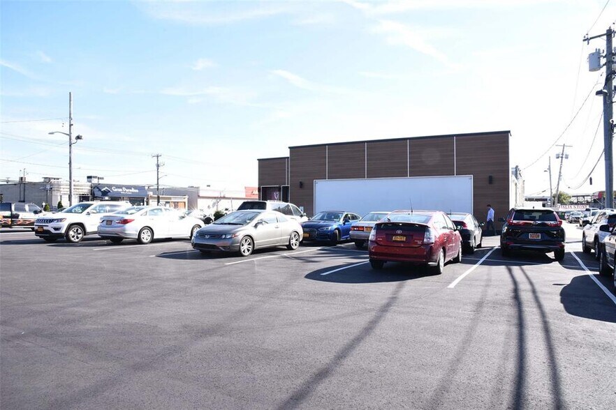 More Photos Of 4338 Austin Blvd, Island Park Storefront For Lease