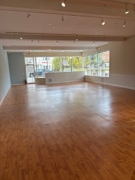 More Photos Of 62 Hampton Rd, Southampton General Retail For Lease