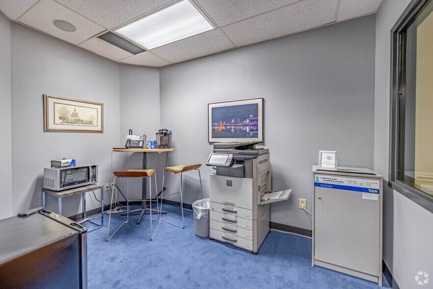 More Photos Of 4555 Lake Forest Dr, Blue Ash Office For Lease