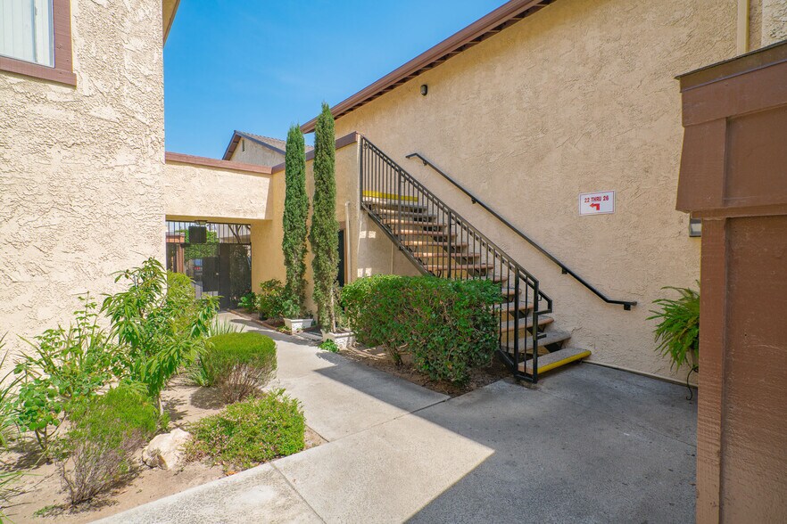 More Photos Of 918 Romneya Dr, Anaheim Apartments For Sale
