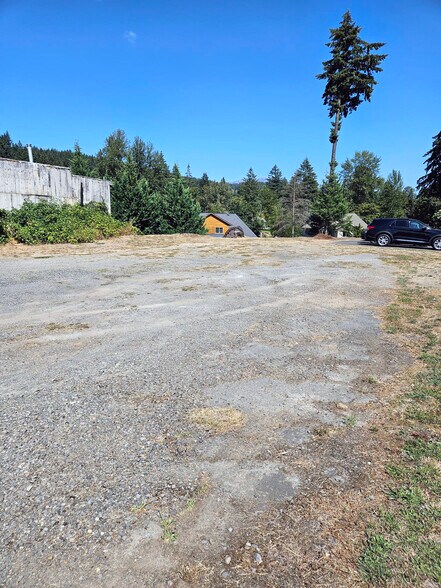More Photos Of 204 S 1st Ave, Mill City General Retail For Sale