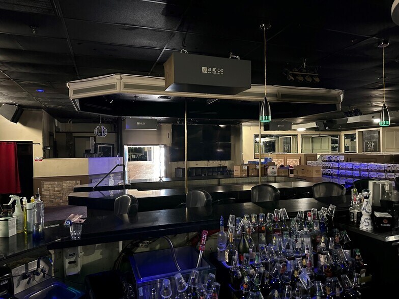 More Photos Of 8804 66th St N, Pinellas Park Bar For Lease