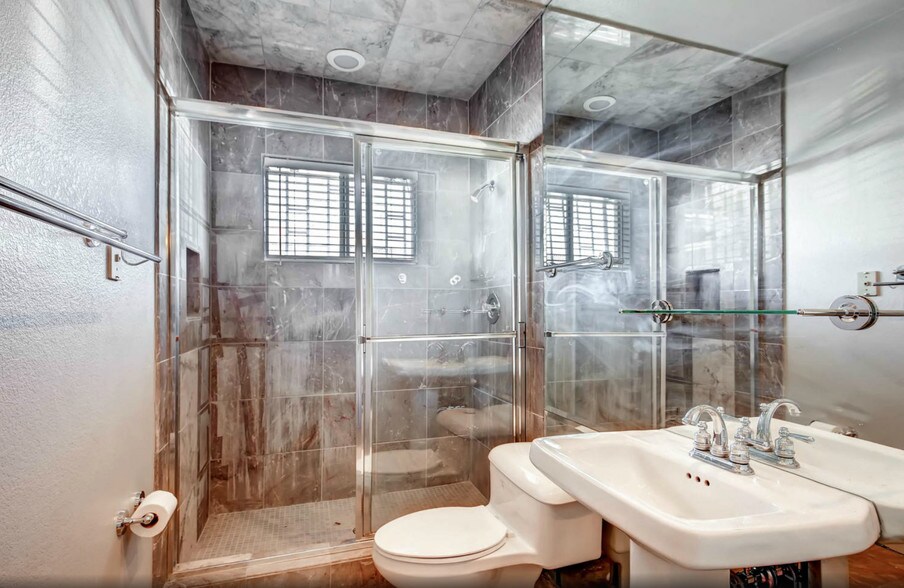 More Photos Of 1380 E Sahara Ave, Las Vegas Medical For Sale