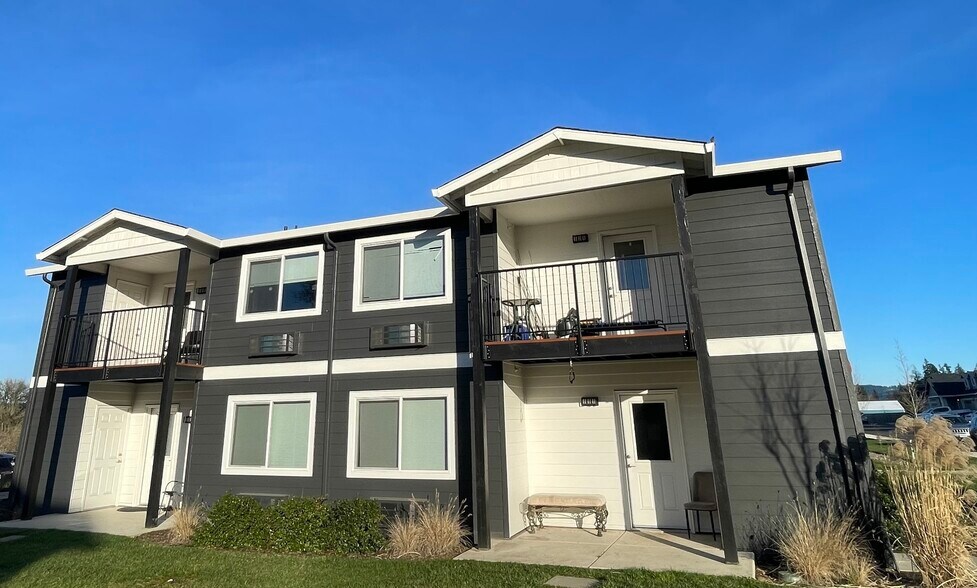 More Photos Of 354 S 8th St, Carlton Multifamily For Sale