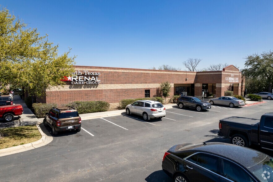 More Photos Of 2011 E Houston St, San Antonio Medical For Lease