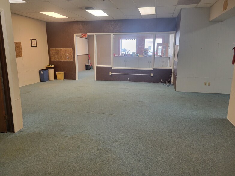 More Photos Of 248 W 2nd St, Chadron Warehouse For Sale
